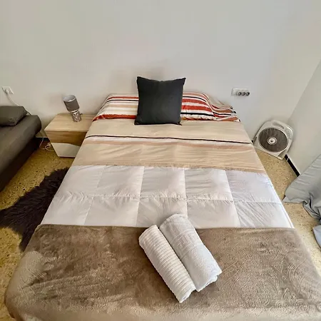 Apartment 3br - Beachfront Balcony Haven *