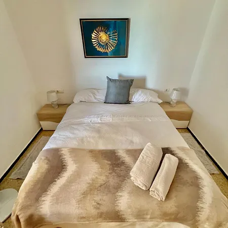 3br - Beachfront Balcony Haven