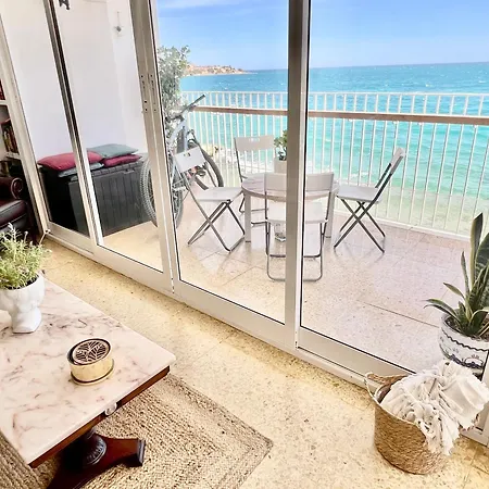 アパート 3br - Beachfront Balcony Haven