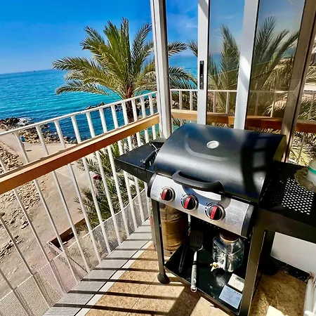 Apartment 3br - Beachfront Balcony Haven *