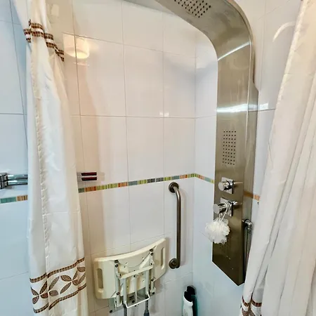 Apartment 3br - Beachfront Balcony Haven