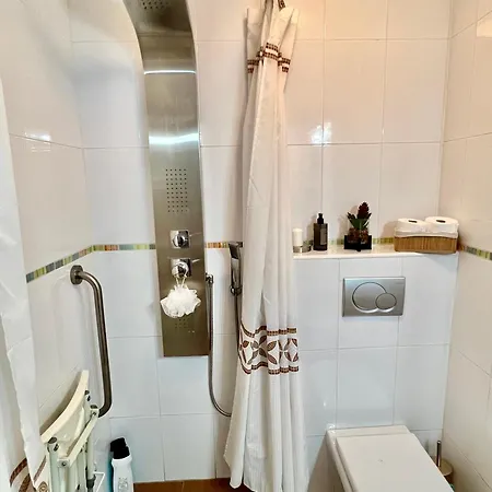 3br - Beachfront Balcony Haven Apartment Alicante