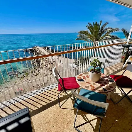 Apartament 3br - Beachfront Balcony Haven *